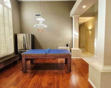 10511 N 117th Place - Photo Thumbnail 7