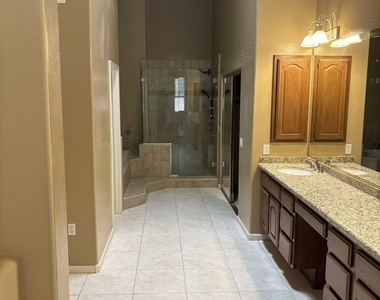 10511 N 117th Place - Photo Thumbnail 39