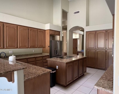 10511 N 117th Place - Photo Thumbnail 15