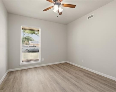 1616 Stockton Trail - Photo Thumbnail 15