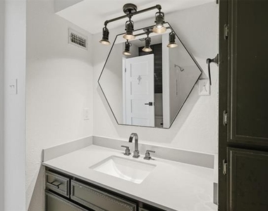 4318 Overlook Court - Photo Thumbnail 23