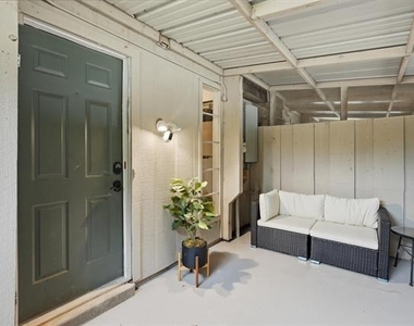 4318 Overlook Court - Photo Thumbnail 2