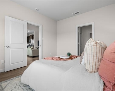 936 Cawthorne Trail - Photo Thumbnail 7