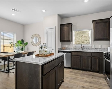 936 Cawthorne Trail - Photo Thumbnail 2