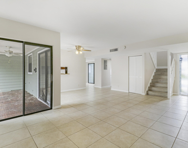 202 Lakewood Drive - Photo Thumbnail 9