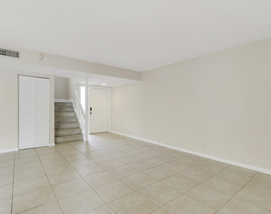202 Lakewood Drive - Photo Thumbnail 10