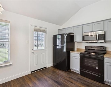 1446 Sax Leigh Drive - Photo Thumbnail 5