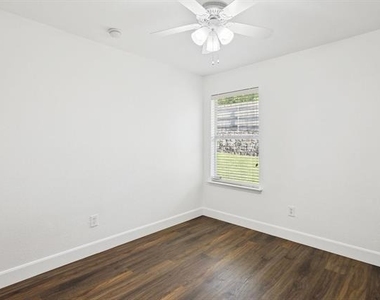 1446 Sax Leigh Drive - Photo Thumbnail 17