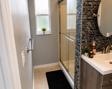 2041 Sw 23rd Avenue - Photo Thumbnail 16