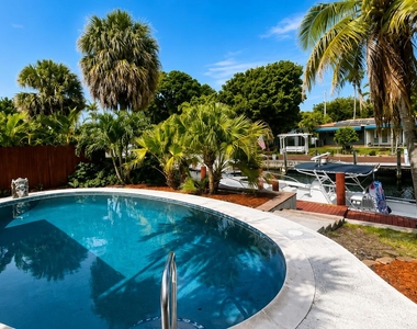 2041 Sw 23rd Avenue - Photo Thumbnail 2