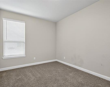 5401 Cypress Point Drive - Photo Thumbnail 8