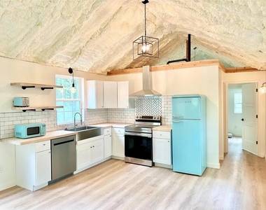 124 Allen Street - Photo Thumbnail 4
