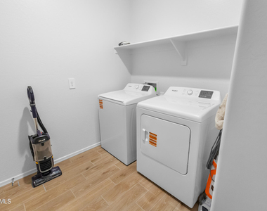 25332 N 184th Lane - Photo Thumbnail 7