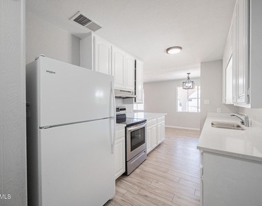 1140 W 7th Street - Photo Thumbnail 10