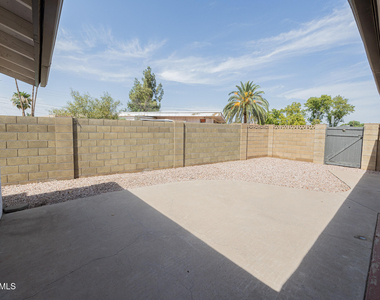 1140 W 7th Street - Photo Thumbnail 26