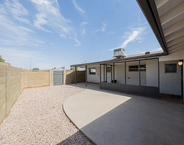 1140 W 7th Street - Photo Thumbnail 27
