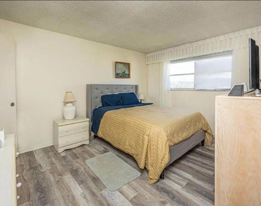 2615 Ne 3rd Court Ne - Photo Thumbnail 11