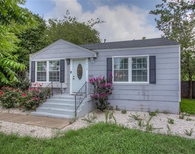 5612 Birchman Avenue - Photo Thumbnail 3