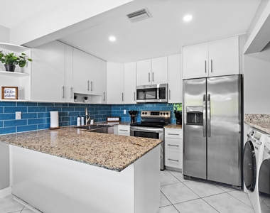 3370 Ne 5th Drive - Photo Thumbnail 8