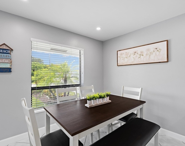 3370 Ne 5th Drive - Photo Thumbnail 7