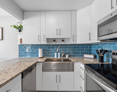 3370 Ne 5th Drive - Photo Thumbnail 10