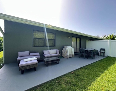 3370 Ne 5th Drive - Photo Thumbnail 37