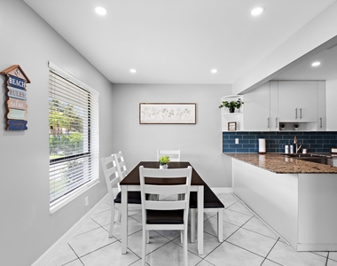 3370 Ne 5th Drive - Photo Thumbnail 6