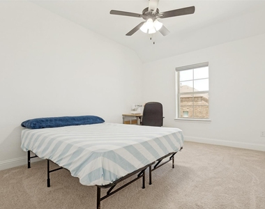 465 Willowmore Drive - Photo Thumbnail 6