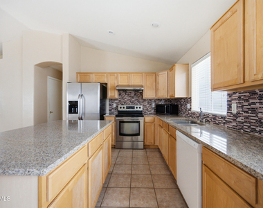 4512 E Windsong Drive - Photo Thumbnail 4