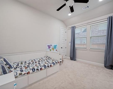 15807 Thorn Apple Road - Photo Thumbnail 10