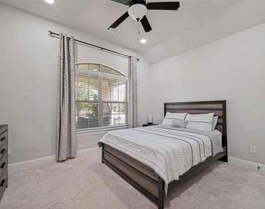 15807 Thorn Apple Road - Photo Thumbnail 6