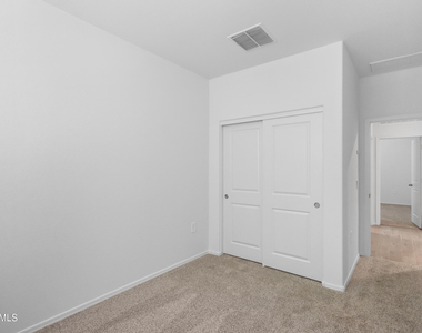 18351 W Hackamore Drive - Photo Thumbnail 5