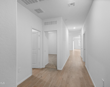 18351 W Hackamore Drive - Photo Thumbnail 4
