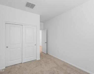 18351 W Hackamore Drive - Photo Thumbnail 6