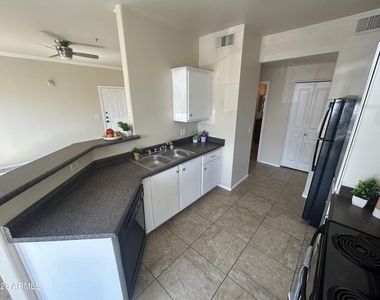 1941 S Pierpont Drive - Photo Thumbnail 4