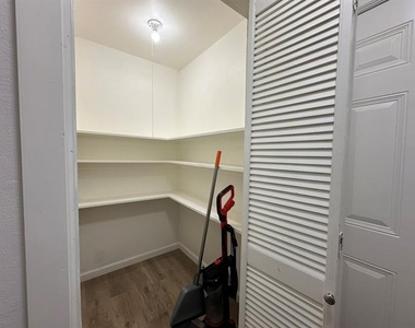509 Dover Drive - Photo Thumbnail 15