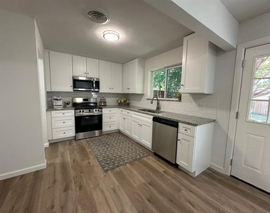 509 Dover Drive - Photo Thumbnail 10