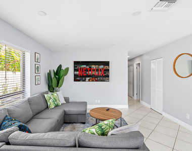3372 Ne 5th Drive - Photo Thumbnail 35