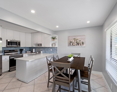 3372 Ne 5th Drive - Photo Thumbnail 4