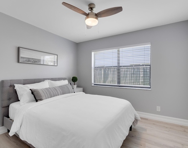 3372 Ne 5th Drive - Photo Thumbnail 15