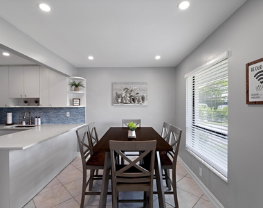 3372 Ne 5th Drive - Photo Thumbnail 7