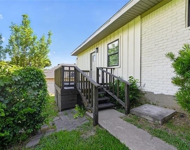 2808 Woodland Drive - Photo Thumbnail 28