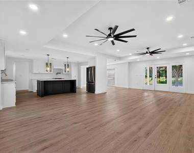 2808 Woodland Drive - Photo Thumbnail 6