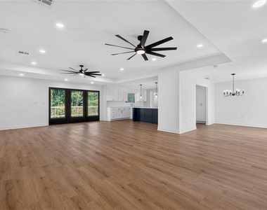 2808 Woodland Drive - Photo Thumbnail 4