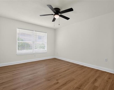 2808 Woodland Drive - Photo Thumbnail 21