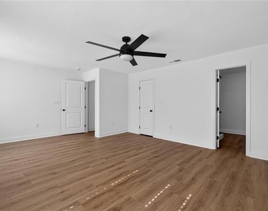 2808 Woodland Drive - Photo Thumbnail 14