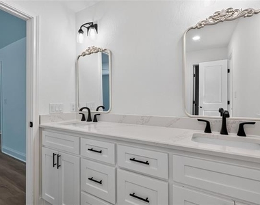 2808 Woodland Drive - Photo Thumbnail 23