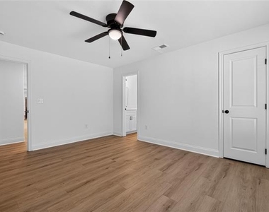 2808 Woodland Drive - Photo Thumbnail 13