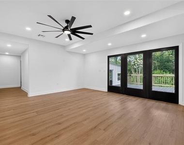 2808 Woodland Drive - Photo Thumbnail 3