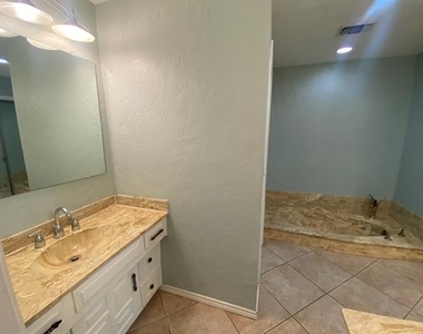 3616 Stagecoach Trail - Photo Thumbnail 29